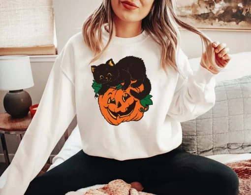 Vintage Black Cat on Pumpkin Funny Halloween Sweatshirt