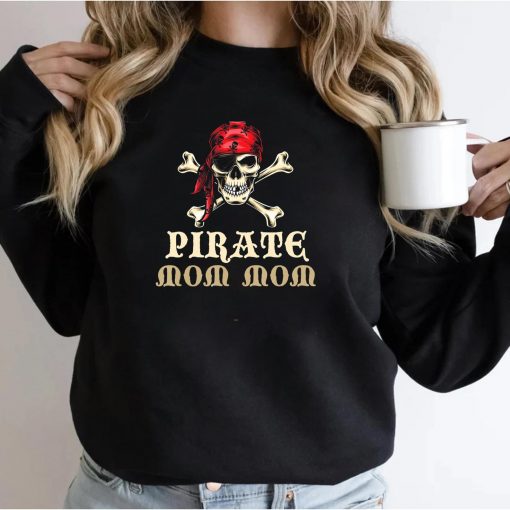 Pirate Mom-Mom Skull Costume Halloween Funny MomMom T-Shirt
