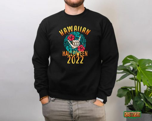 Hawaiian Skeleton Shaka Sign Lei flowers Halloween 2022 T-Shirt