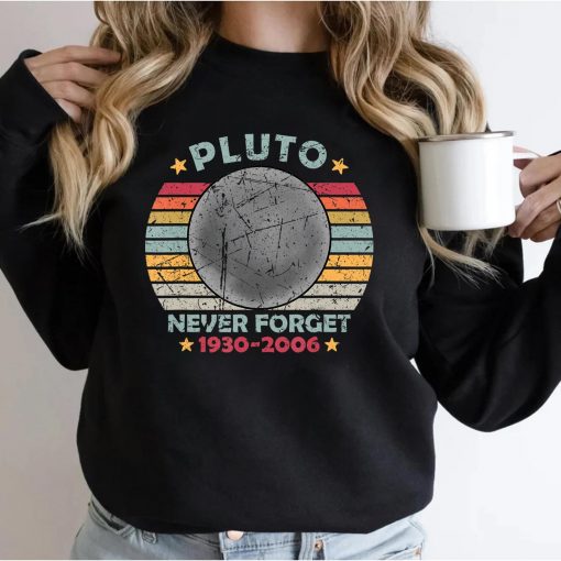 PLUTO NEVER FORGET Retro Astronomy Funny Space Vintage T-Shirt