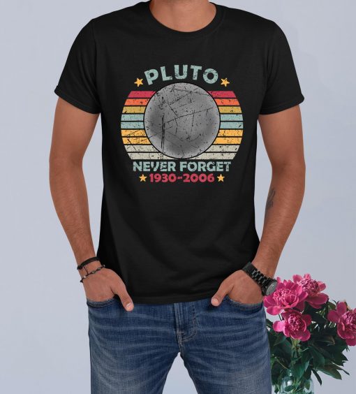 PLUTO NEVER FORGET Retro Astronomy Funny Space Vintage T-Shirt