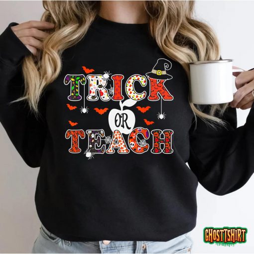 Trick Or Teach Cute Halloween Teacher 2022 Gifts T-Shirt