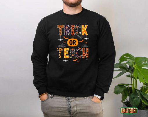 Trick Or Teach Funny Teacher Halloween Costume 2022 Gifts T-Shirt