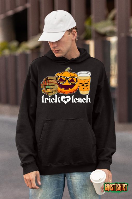 Trick Or Teach Funny Teacher Halloween Costume 2022 T-Shirt