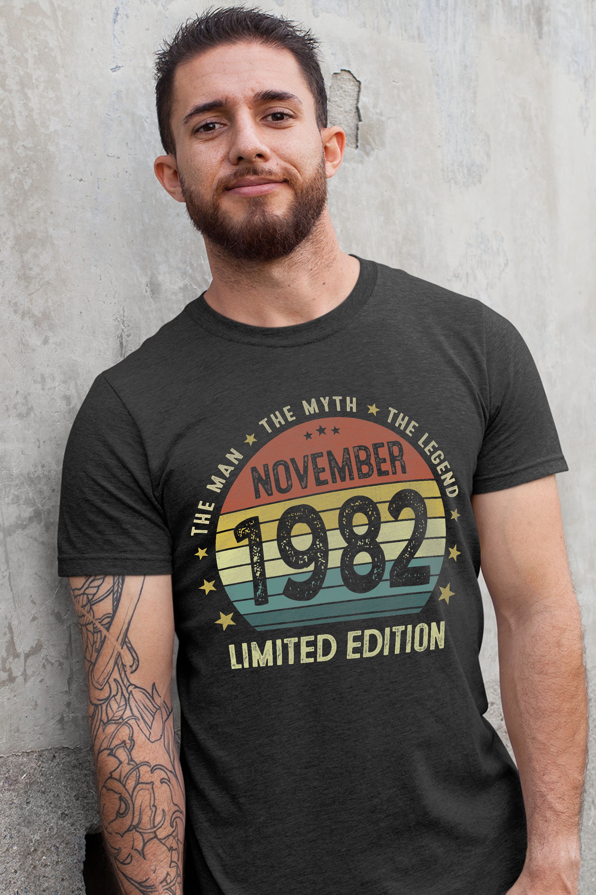 Mens 40 Years Old The Man Myth Legend November 1982 40th Birthday Gift T-Shirt
