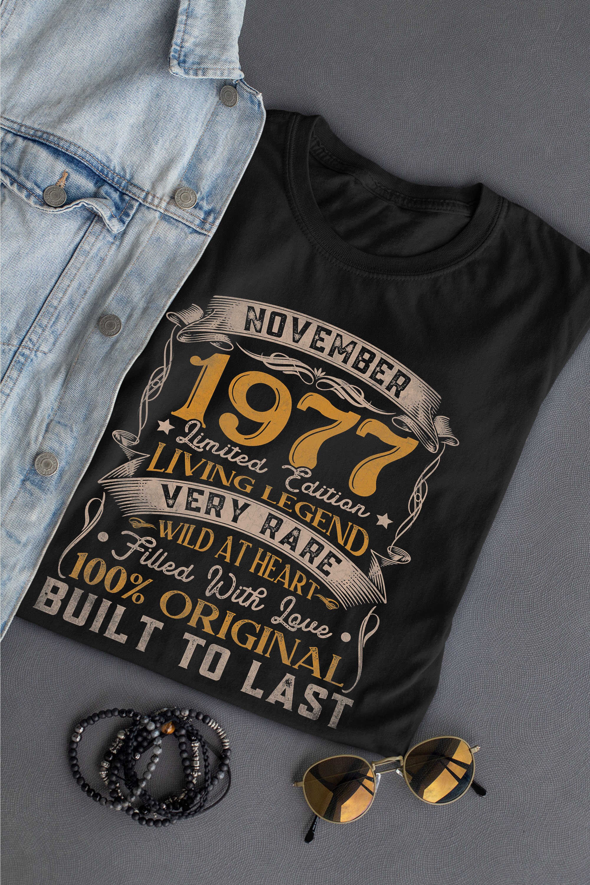 November 1977 Vintage 45th Birthday Classic 45 Years Old Gift T-Shirt