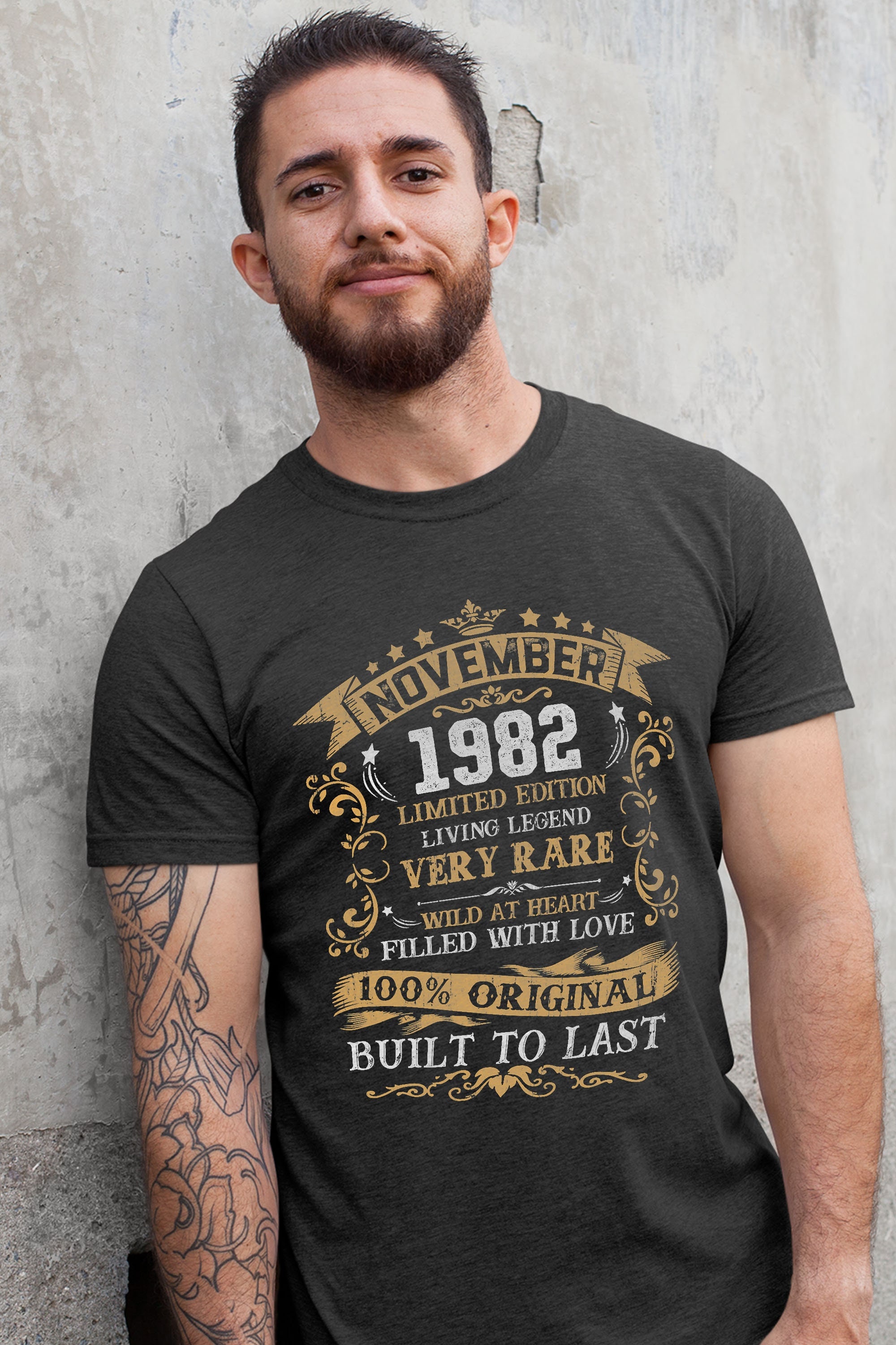 Vintage 40th Birthday November 1982 Gift 40 Years Old T-Shirt