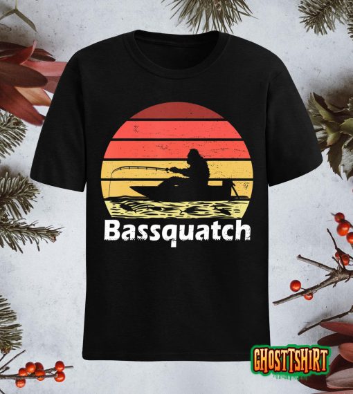 Vintage Fishing Bassquatch Funny Bigfoot Retro Fisher T-Shirt
