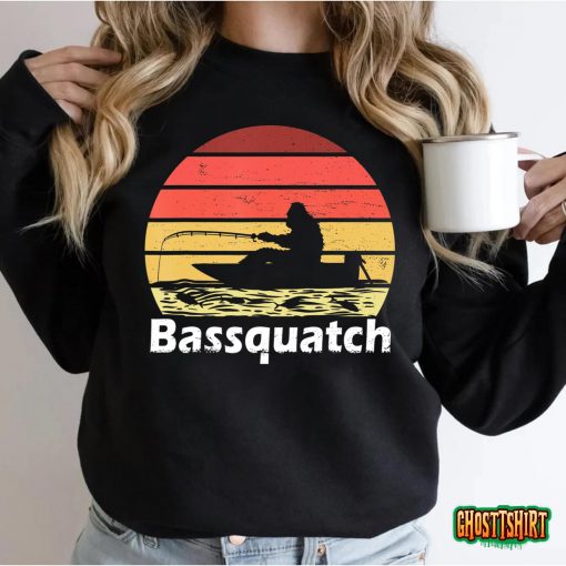 Vintage Fishing Bassquatch Funny Bigfoot Retro Fisher T-Shirt