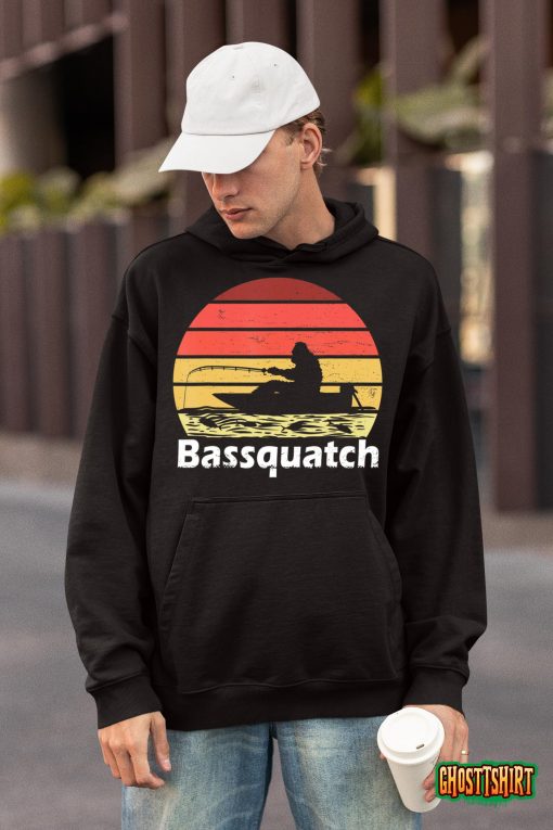 Vintage Fishing Bassquatch Funny Bigfoot Retro Fisher T-Shirt