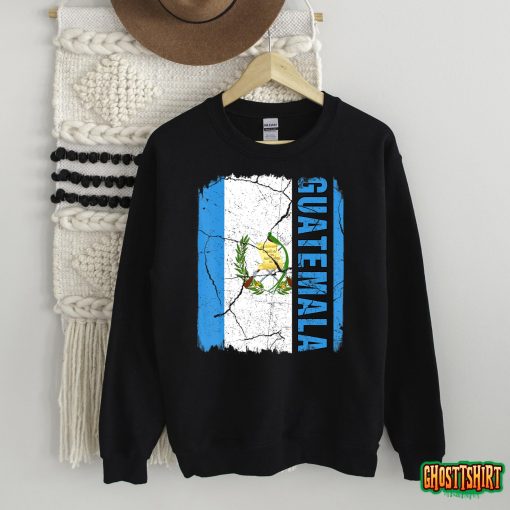 Vintage Guatemalan Flag Guatemala Pride Roots Heritage Gift T-Shirt