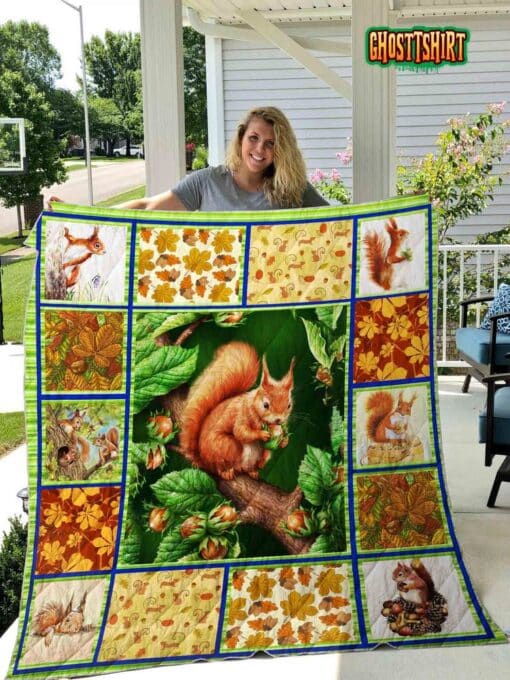 Squirrel v2 Quilt Blanket