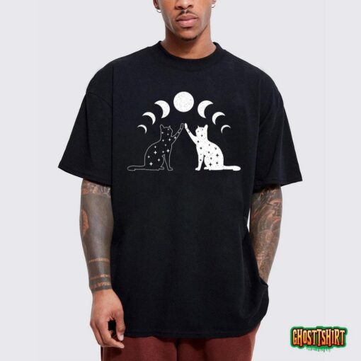 Cat Moon Vintage Witchy Cat Lovers And Celestial Enthusiasts T-Shirt