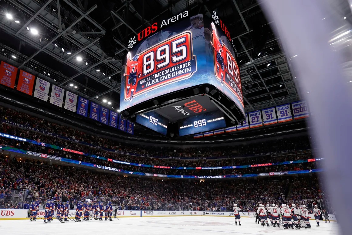 Alex Ovechkin breaks Wayne Gretzky’s NHL all time career goals record Alex Ovechkin breaks Wayne Gretzky’s NHL all time career goals record
